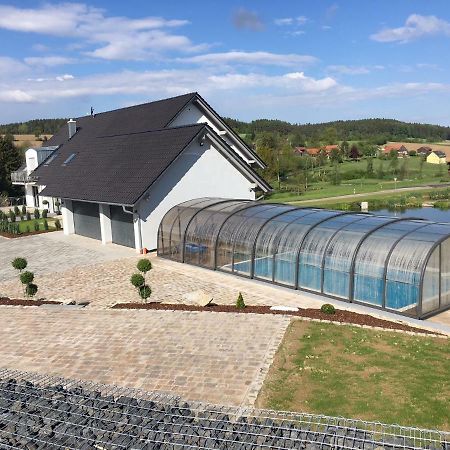 Landhaus Ferienwohnungen Mit Pool Und Wellness Neukirchen-Balbini Eksteriør billede