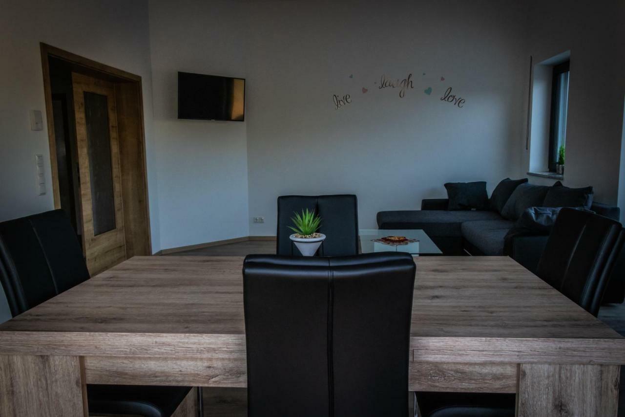 Landhaus Ferienwohnungen Mit Pool Und Wellness Neukirchen-Balbini Eksteriør billede