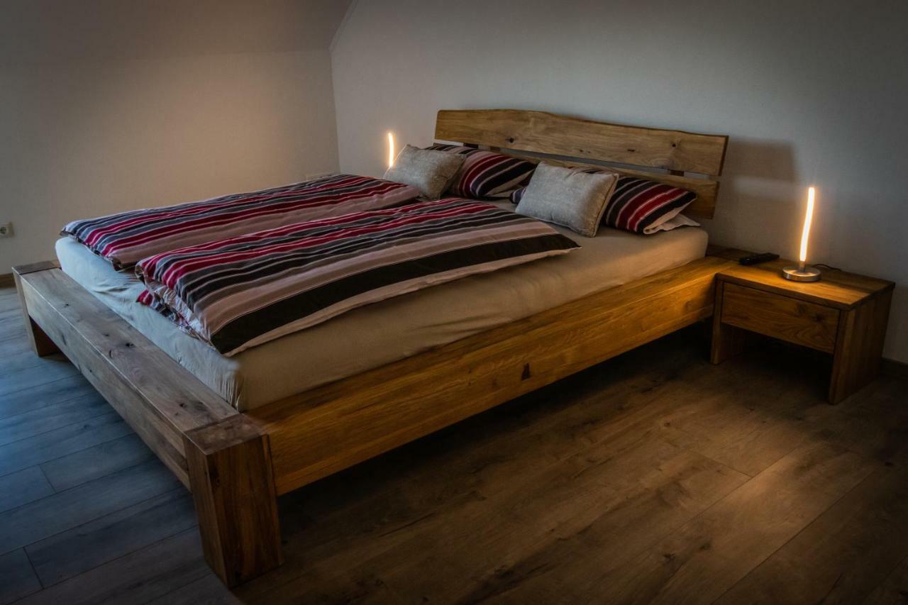 Landhaus Ferienwohnungen Mit Pool Und Wellness Neukirchen-Balbini Eksteriør billede