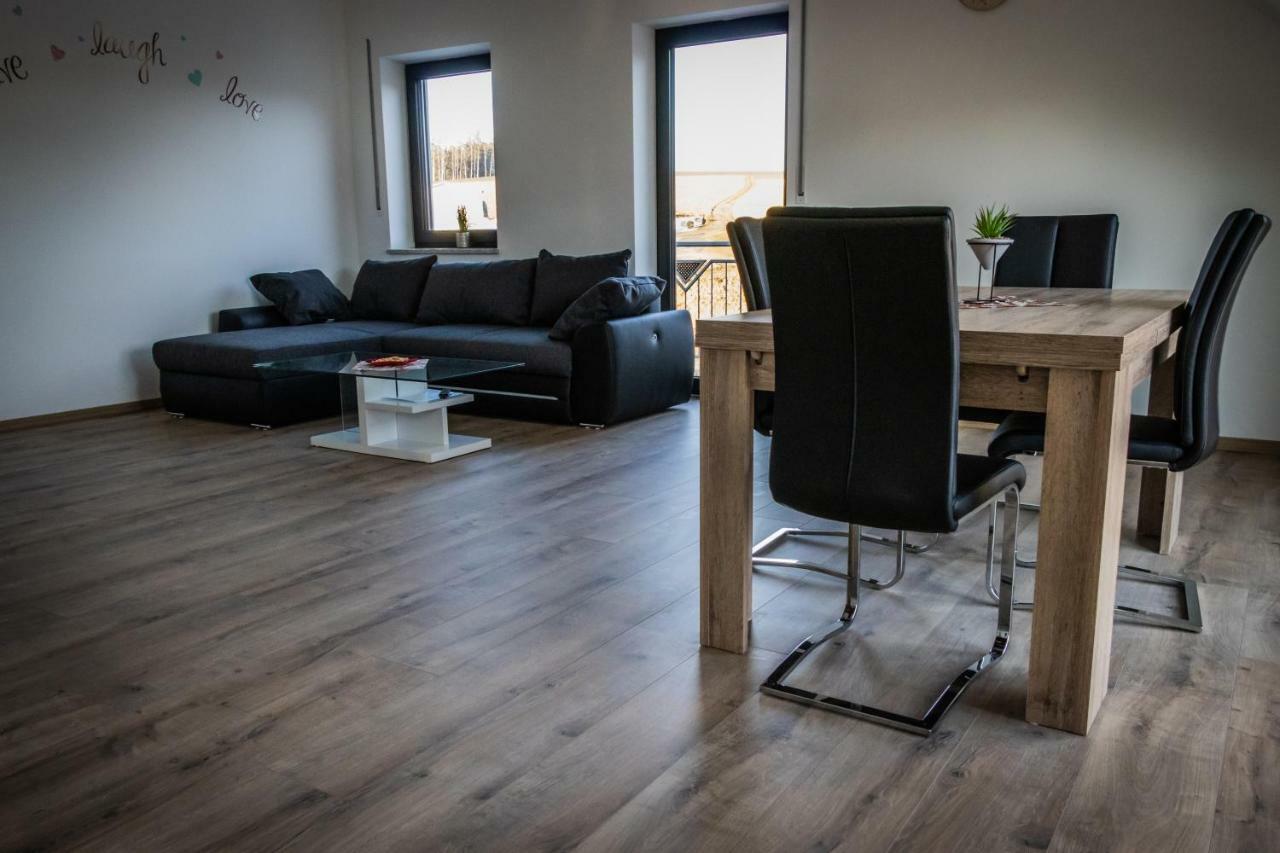 Landhaus Ferienwohnungen Mit Pool Und Wellness Neukirchen-Balbini Eksteriør billede