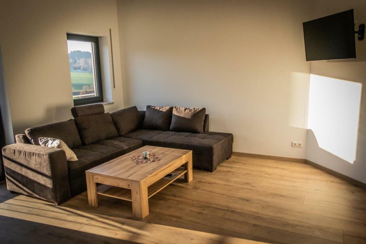 Landhaus Ferienwohnungen Mit Pool Und Wellness Neukirchen-Balbini Eksteriør billede