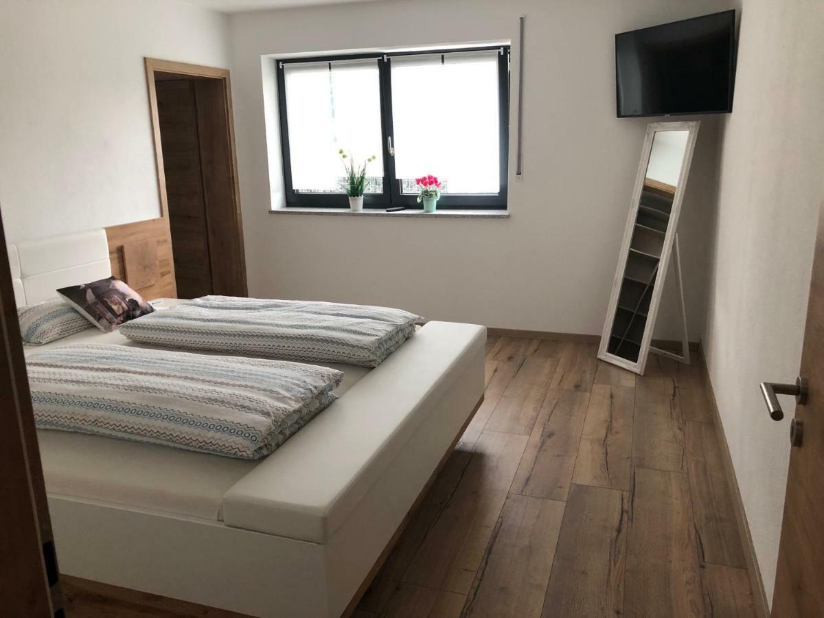 Landhaus Ferienwohnungen Mit Pool Und Wellness Neukirchen-Balbini Eksteriør billede