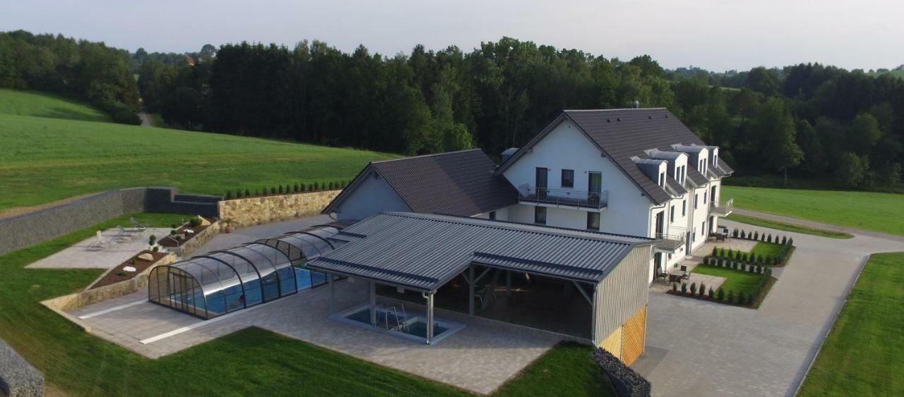 Landhaus Ferienwohnungen Mit Pool Und Wellness Neukirchen-Balbini Eksteriør billede